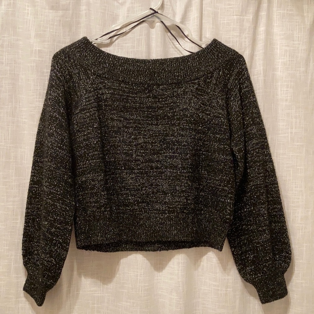 Off-shoulder Sweeter, size XS
